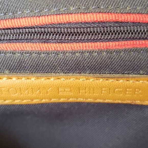 Tommy Hilfilger olive bag - Picture 7 of 9